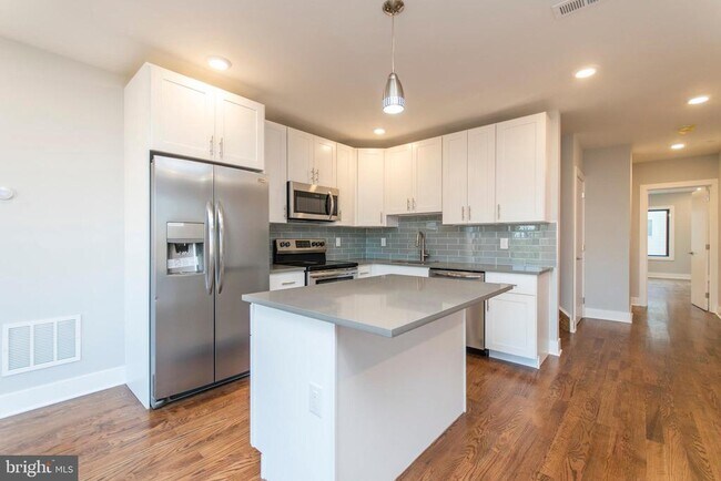 Building Photo - 814 N Uber St