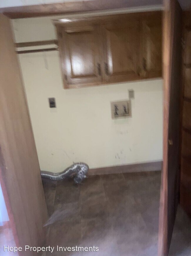 Building Photo - 3 br, 2 bath House - 7745 Forrest Rd