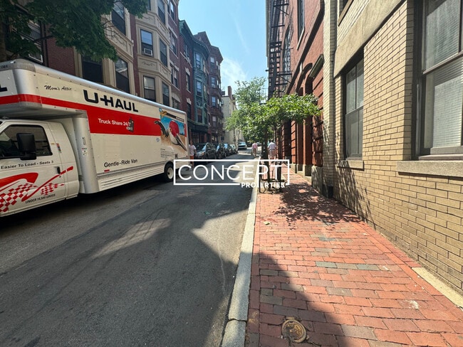 Building Photo - 44 Joy St