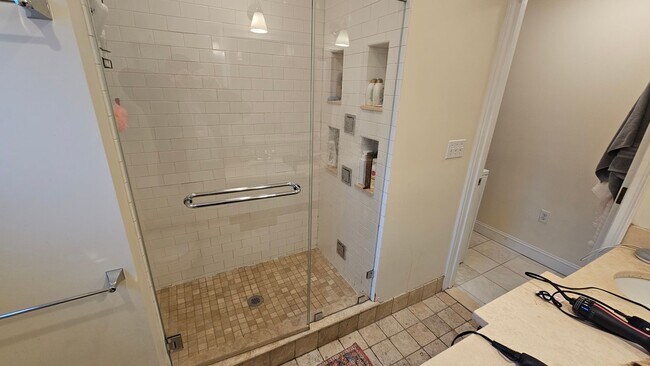 Building Photo - Live Next Door to BC! 6bd/2.5bath available for 8/31/2027!