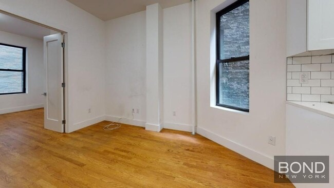 Building Photo - 592 Amsterdam Ave