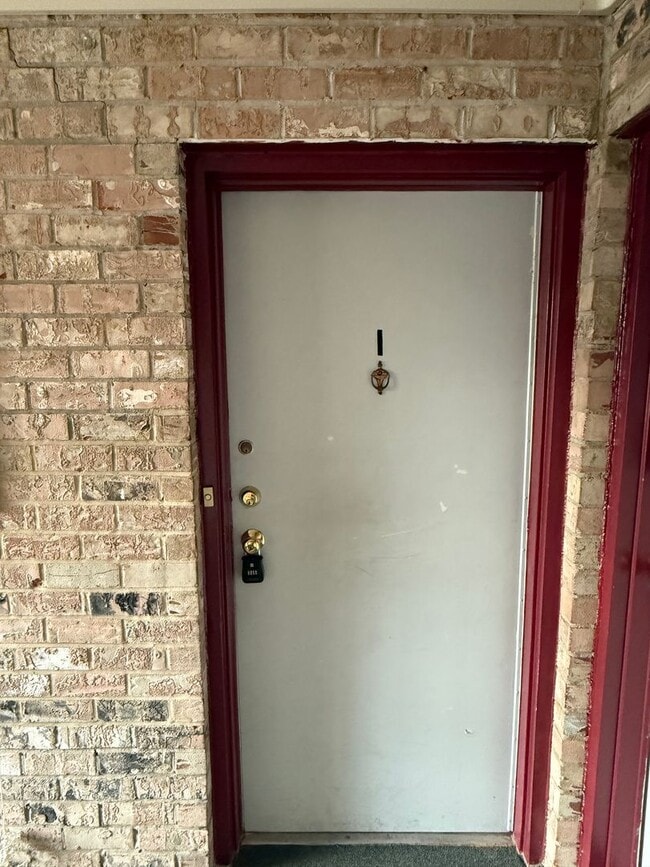 Building Photo - Third-Floor 2BR/1.5BA Condo Near I-695