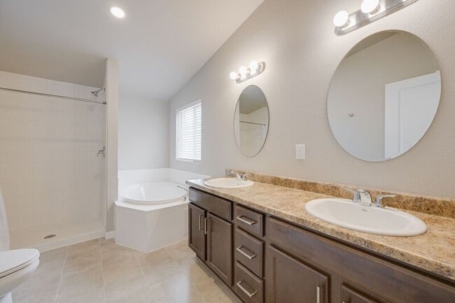 Building Photo - 1512 Tweed St