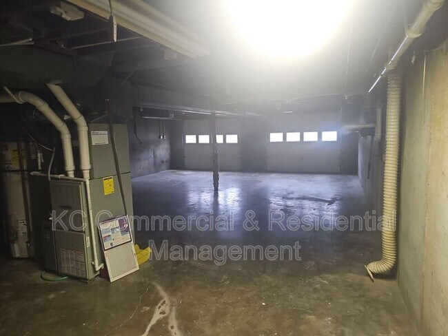 Building Photo - 6713 NW Evelyn St