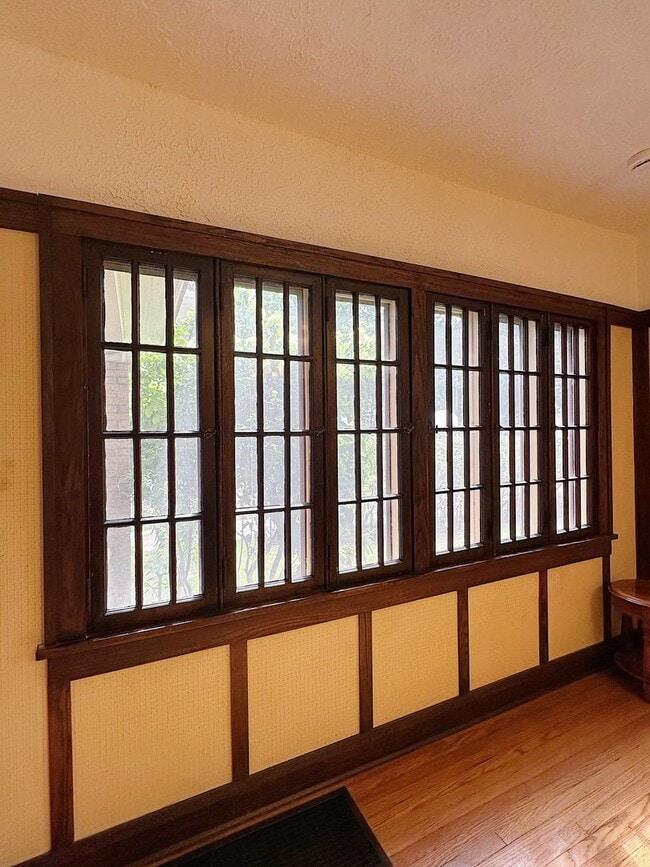 Building Photo - Charming Furnished 3BR/2BA Duplex in Histo...