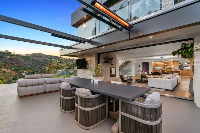 Building Photo - Prestigious Hollywood Hills Home for Rent