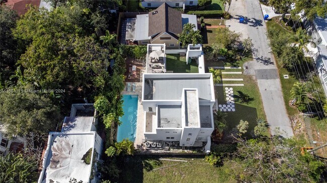 Building Photo - 696 NE 68th St