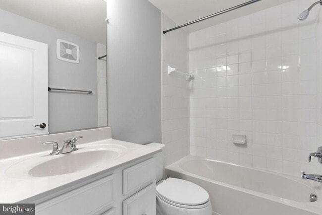 Building Photo - 9713 Glassy Creek Way