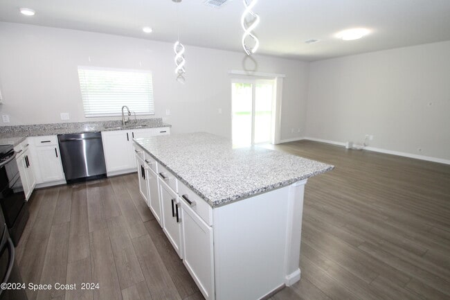 Building Photo - 695 Boughton Way