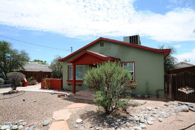 Building Photo - 3326 E Elida St