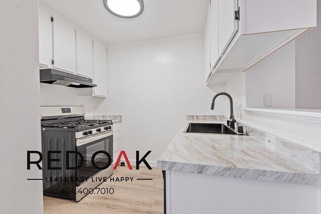 Building Photo - 8309 Cedros Ave