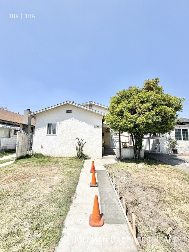 Building Photo - 2545 Santa Ana St
