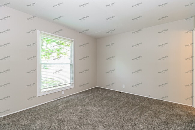 Building Photo - 2370 Palm Dr