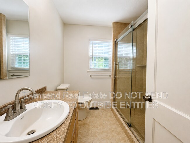 Building Photo - 3316 Cliffdale Rd