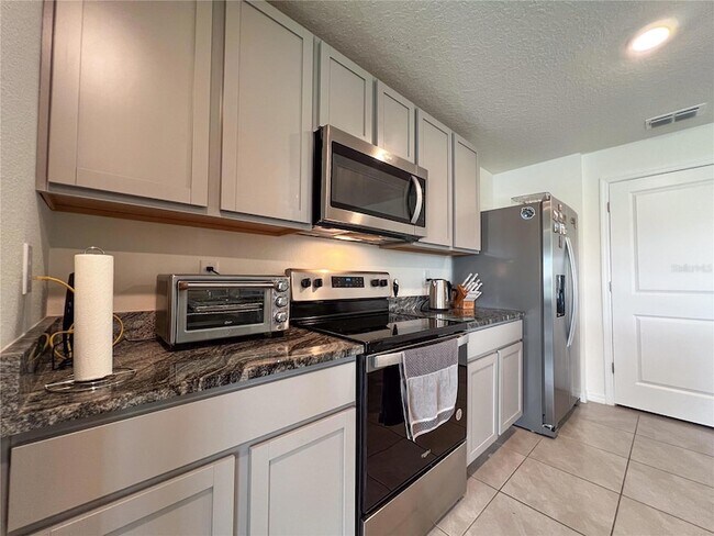 Building Photo - 10634 Chippewa Dr