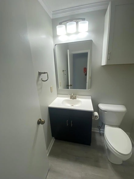 Building Photo - 213 Dahlia Dr