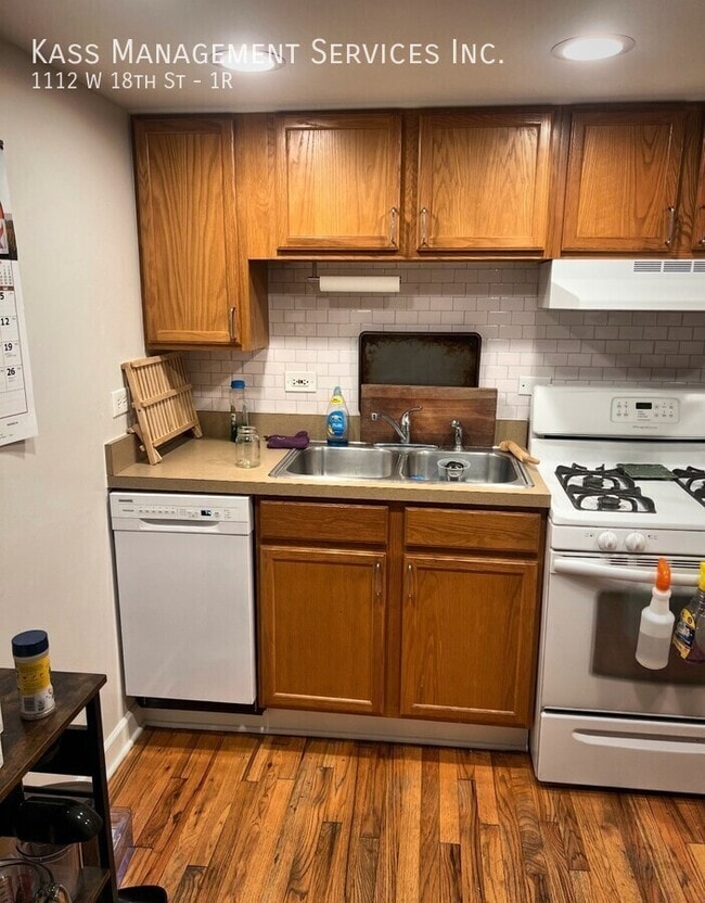 Building Photo - 1112 W 18th St