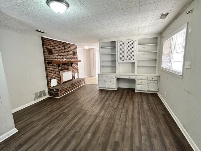 Building Photo - 1420 3rd Ave N