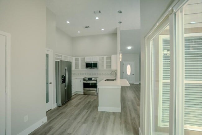 Building Photo - 3411 Hollandale Dr