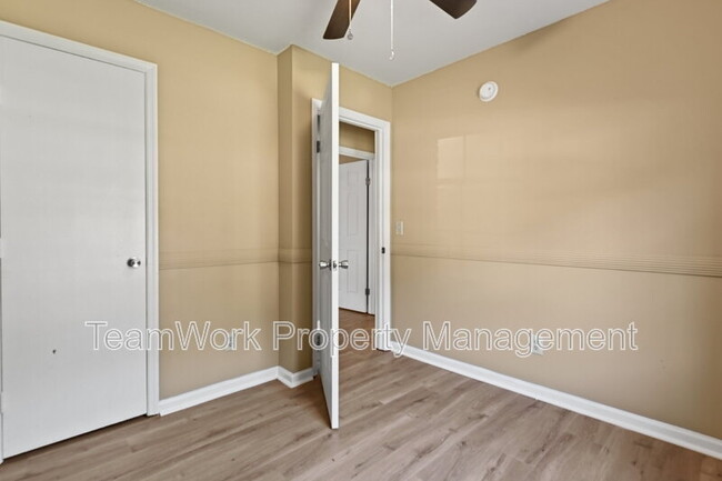 Building Photo - 260 Dorchester Manor Blvd