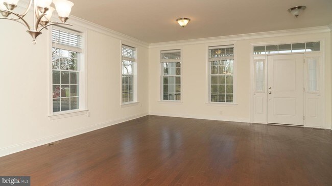 Building Photo - 2 PEACOCK Way