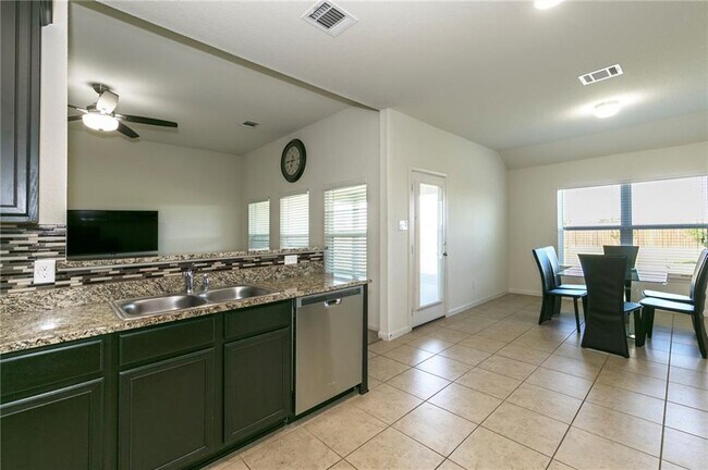 Building Photo - 1252 Violet Ln