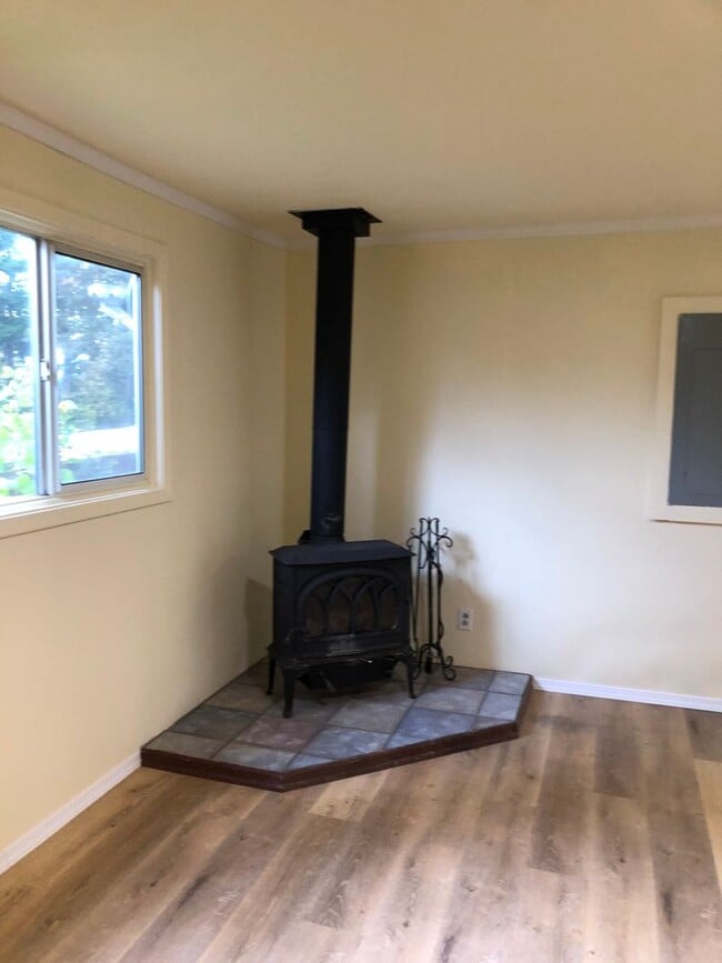 Building Photo - 2 Bed 1 Bath in Stevenson