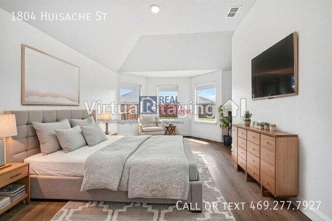 Building Photo - 1804 Huisache St