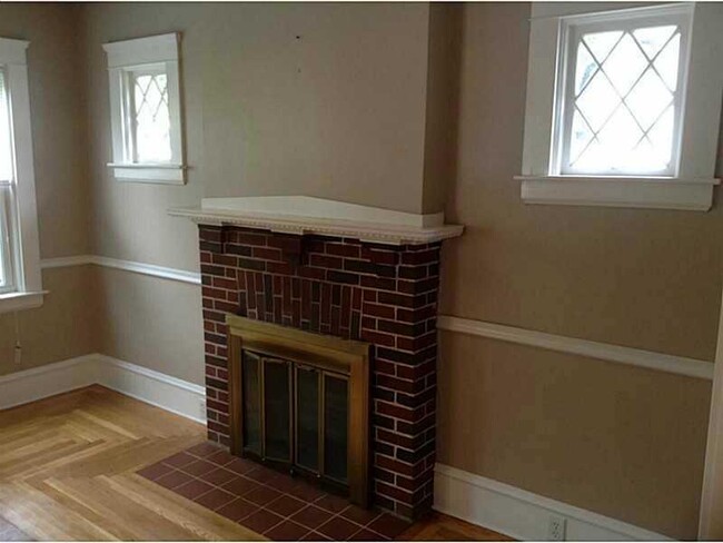 Building Photo - 140 Olney Ave