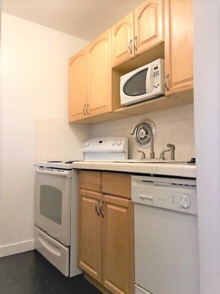 Interior Photo - Bellevue Manor