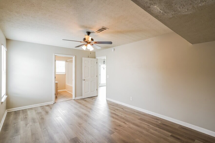 Building Photo - 4017 Pepperwood Dr