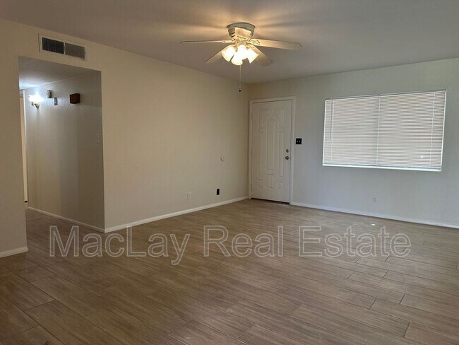 Building Photo - 2514 S Cottonwood Dr