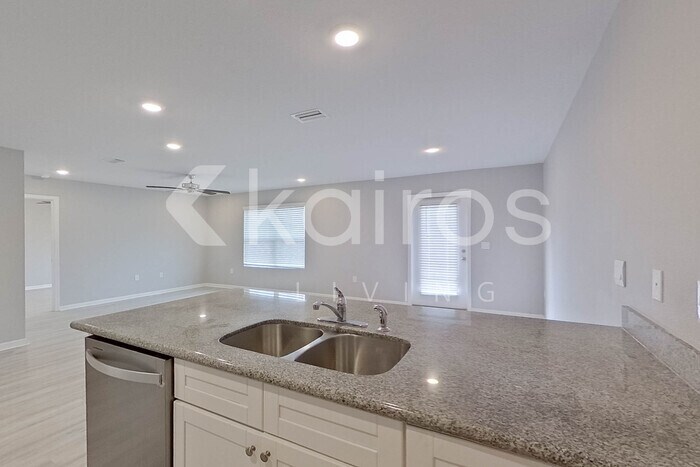 Building Photo - 253 Monarch Ln