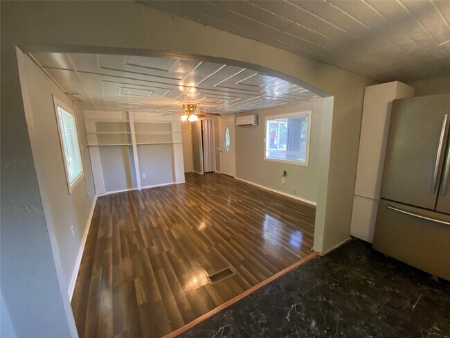 Building Photo - 109 Birchwood Dr