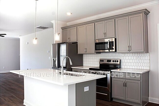 Building Photo - 1978 Mitchell Ave