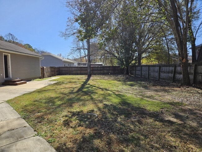 Building Photo - 104 Spring Hill Dr