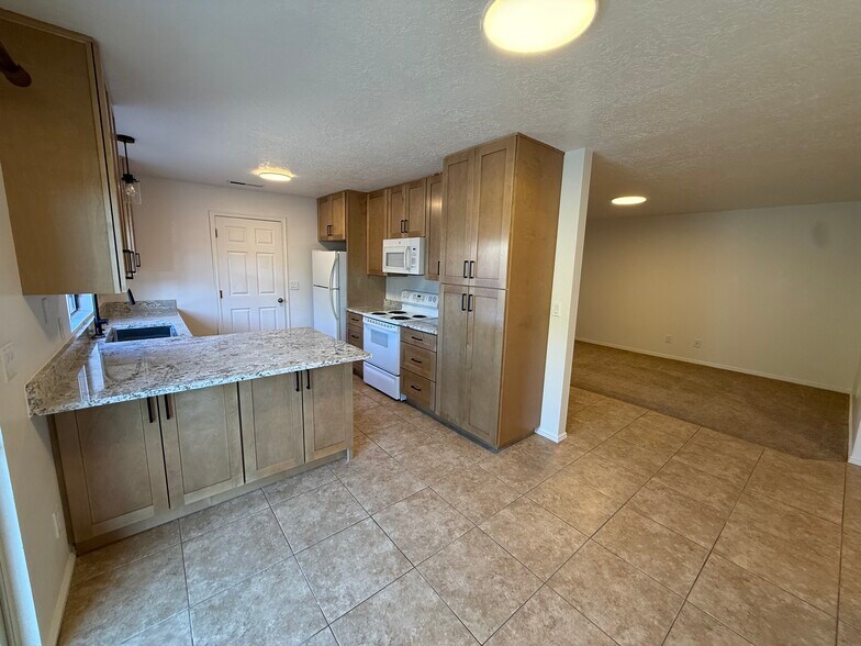 Building Photo - 556 S 1100 E