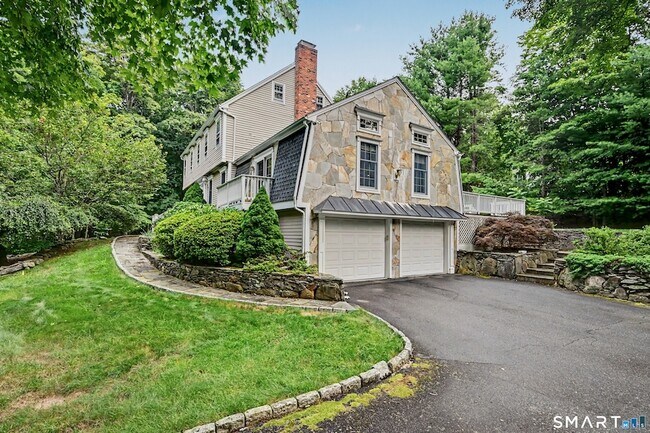 Building Photo - 8 Indian Rock Pl
