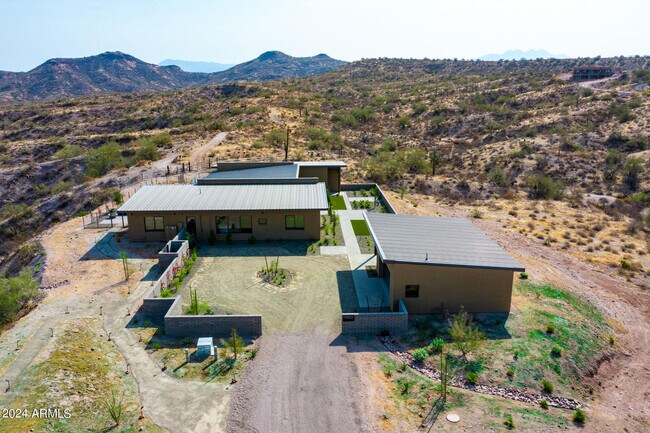 Building Photo - 15322 N Sandy Blf Rd