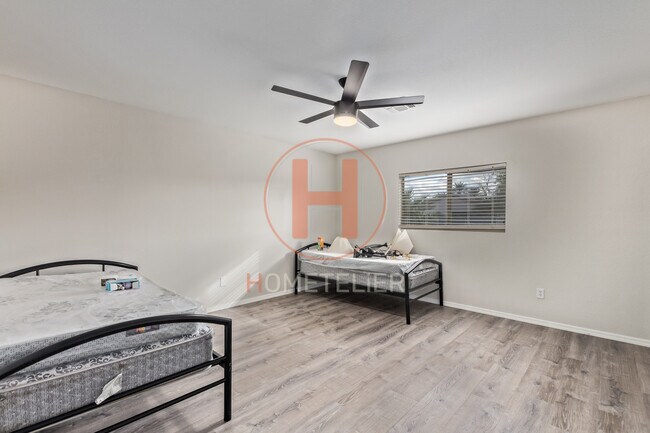 Building Photo - 597 W Casa Mirage Dr