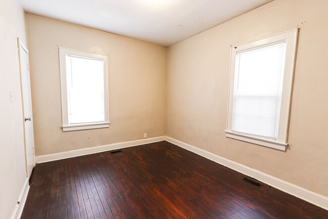 Building Photo - Charming  2 Bedroom House For Rent ***Not ...