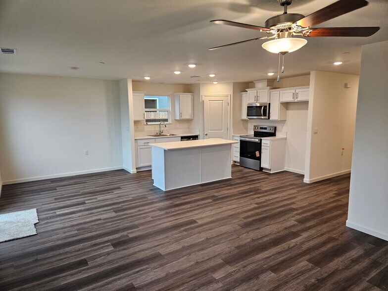 Building Photo - 630 Marshall Ln