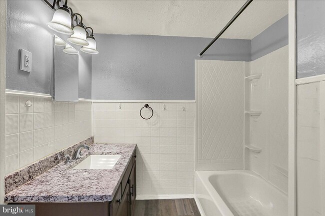 Building Photo - Renovated 3Bedroom House in Columbia