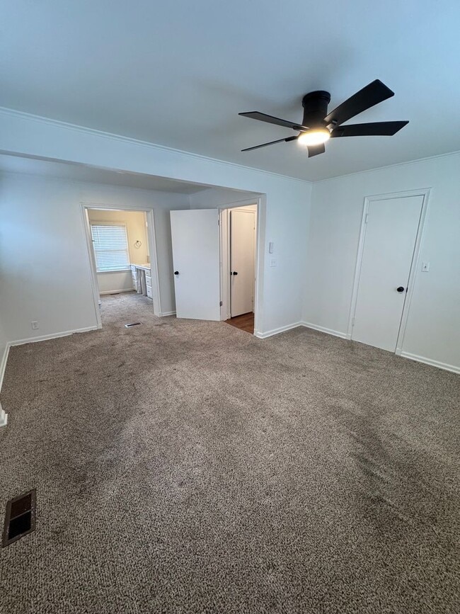 Building Photo - Midtown Charmer 2 Bed 2 Bath! Gorgeous Updates!