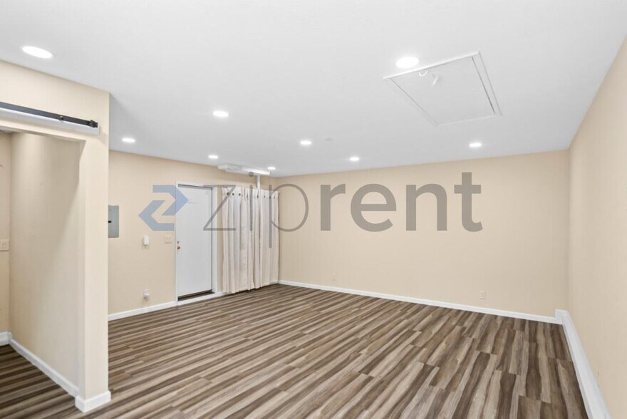 Building Photo - Unit