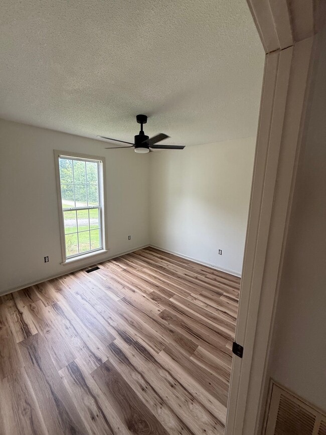 Building Photo - 103 Pinebark Ln