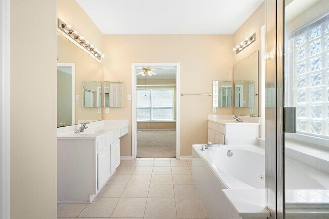 Building Photo - 3318 Cotswald Trail