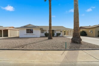 Building Photo - Comfortable 2-Bed Sun City Retreat with Vinyl Flooring & Fresh Paint