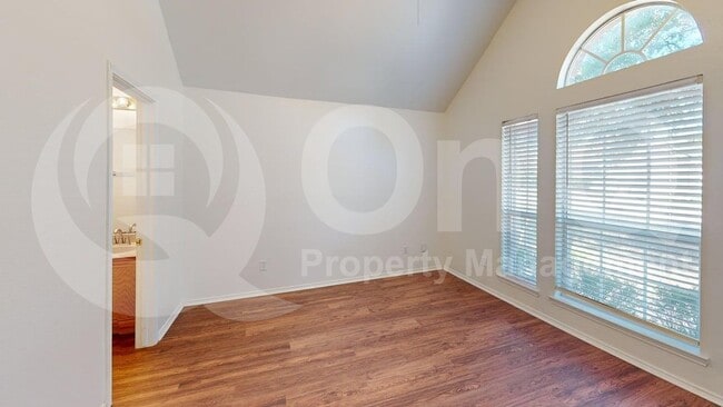 Building Photo - 205 Larkspur Dr