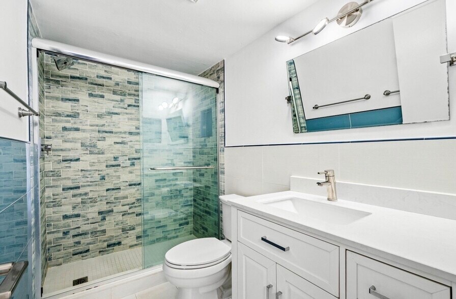 Building Photo - 698 NE Spanish River Blvd